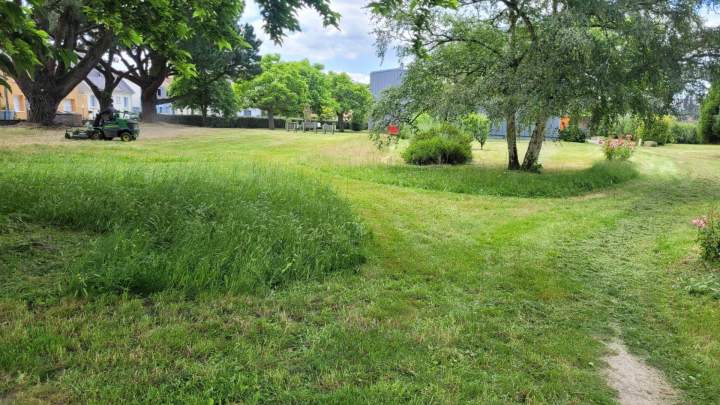 Gestion écologique et durable des espaces verts à Nantes.